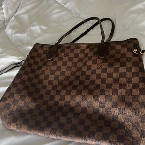 Lv never full bag/Damier Ebene roomy but not bulky,with side laces that cinch